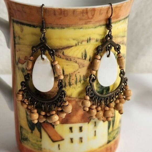 Vintage Chandelier Earrings with mother of pearl - Picture 1 of 3